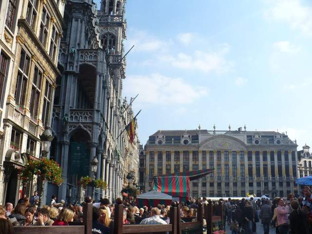 Melegeket vertek a belga rendőrök. Brüsszel városa elutasítja a homofóbia minden formáját.