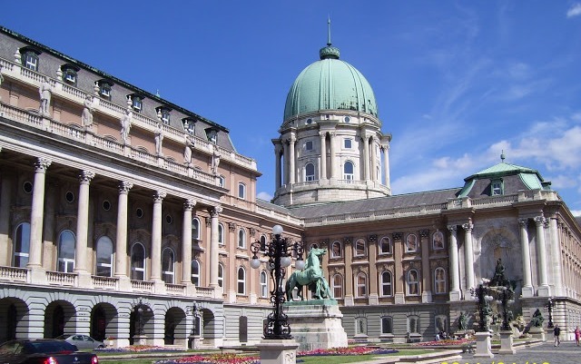 Az első palotakoncert helyszíne a Budai Vár. Budapest, 2013. augusztus 10-én az operett elfoglalja a várat!