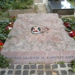 100 éve született Weöres Sándor. A költőnek és feleségének, Károlyi Amynak sírja Budapesten. Farkasréti temető: 9/1-1-182/184. (Foto: Wiki - Dr Varga József )