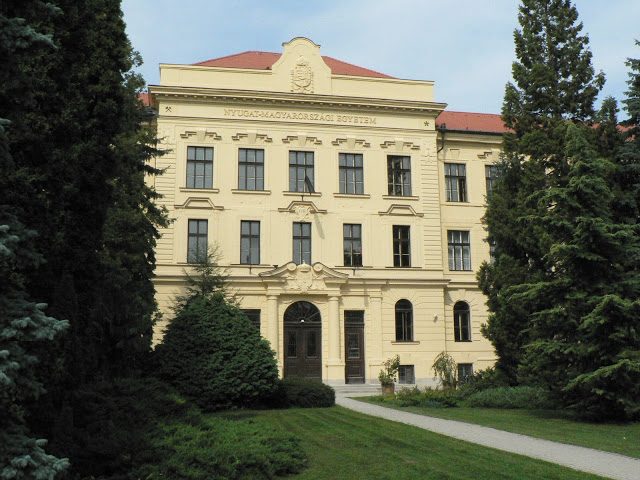 Nyugat-Magyarországi Egyetem-Sopron