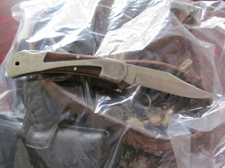 A naszályi késelés kihajtható pengéjű bicskája (Kép: police.hu)