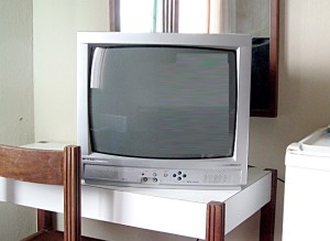 Manapság egy 100 centiméter képátlójú LED tévé például 80 százalékkal használ kevesebb elektromos energiát, mint a múltban egy katódsugárcsöves (CRT) készülék. Manapság egy 100 centiméter képátlójú LED tévé például 80 százalékkal használ kevesebb elektromos energiát, mint a múltban egy katódsugárcsöves (CRT) készülék.