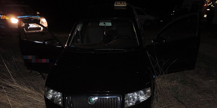 A taxisnak sikerült elmenekülnie Az utas a kabátjából egy kést vett elő, amivel megfenyegette a taxist