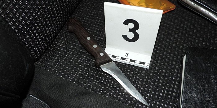 Késsel támadt a taxisra Hódmezővásárhelyen egy férfi 15 percen belül elfogták a hódmezővásárhelyi rendőrök a menekülő támadót.