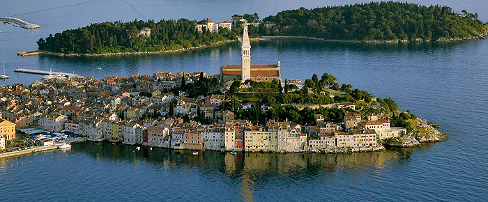 Rovinj Rovinj - középen a Szent Eufémia templom tornyával