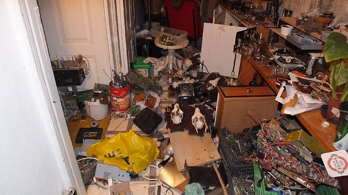 három harisnyát viselő férfi rabolt Szentesen