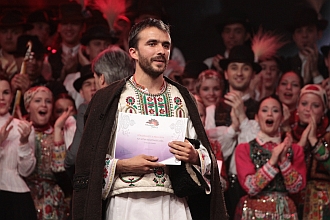 A 2014-es Fölszállott Páva legtöbb voksot kapott előadója a kosteleki szólóénekes, Vaszi Levente lett.