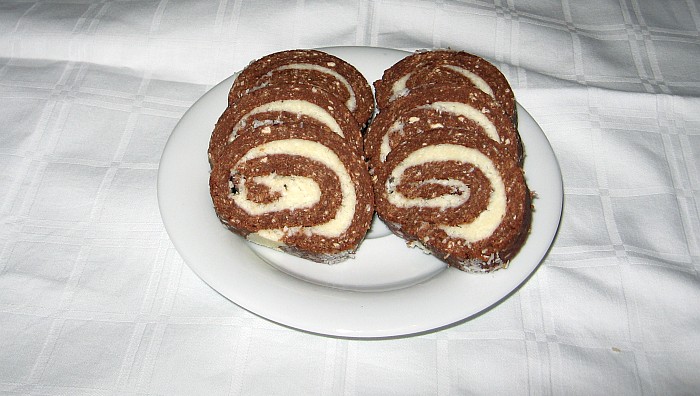 A sütés nélkül készülő kekszes kókusztekercs Kókuszos, kekeszes sütemény sütés nélkül!