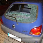 Így nézett ki a hátsó szélvédő, miután befejelte a férfi