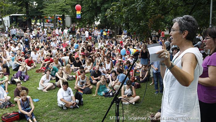 Ulrike Lunacek, az Európai Parlament (EP) alelnöke felszólal a 19. Budapest Pride-on