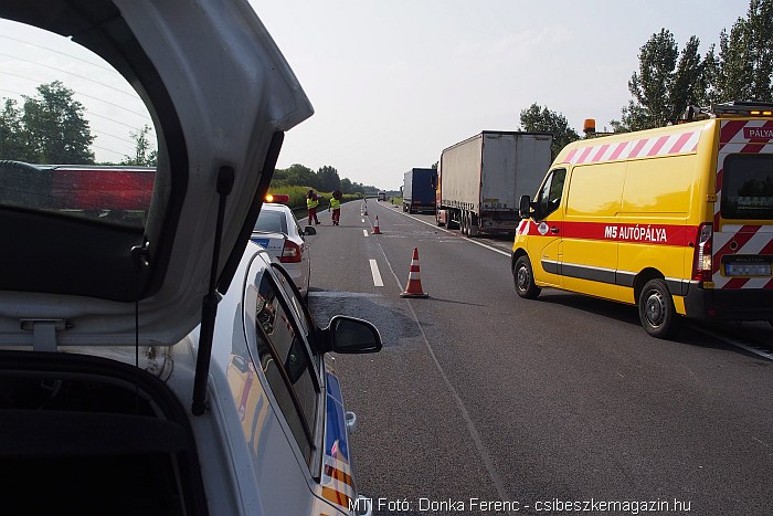 Szeged felé az M5-ösön történt a baleset A baleset helyszíne az M5-ös autópálya 55-ös kilométerénél, a Szeged felé vezető oldalon Örkénynél 2014. augusztus 1-jén