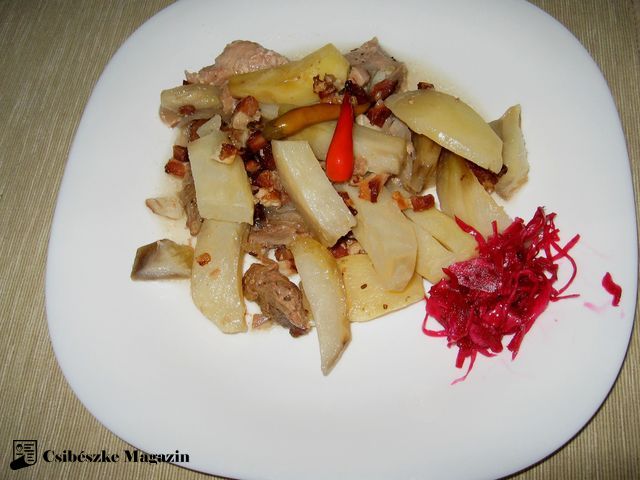 Tepsis sertĂ©specsenye hozzávalĂłi, elkĂ©szĂtĂ©se: recept Tepsis sertĂ©specsenye receptje fotĂłval